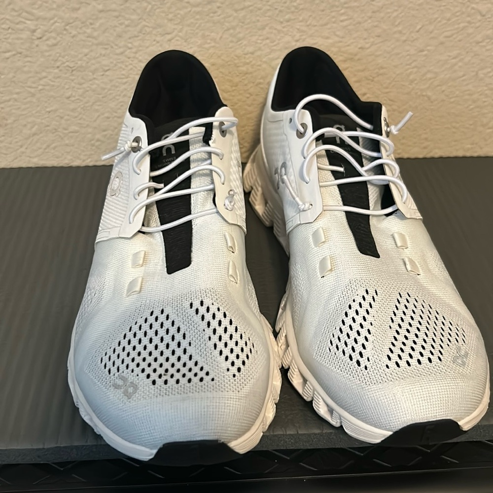 NWOT Cloud X in White. Will be shipped with black laces.